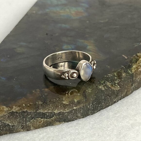 Sterling Silver 925 Dainty Minimalist 8MM Oval Moonstone Band Ring Sz 8.25 - Picture 4 of 16